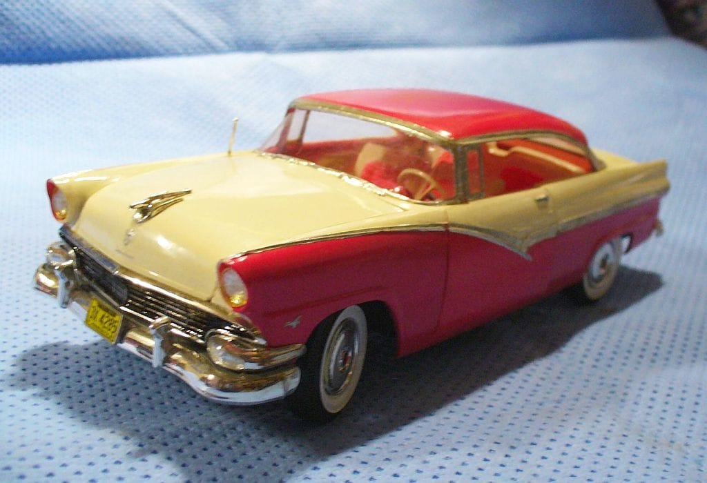 A Scale Model Gallery Of 1956 Ford Cars 11 56Fordpnkwht1
