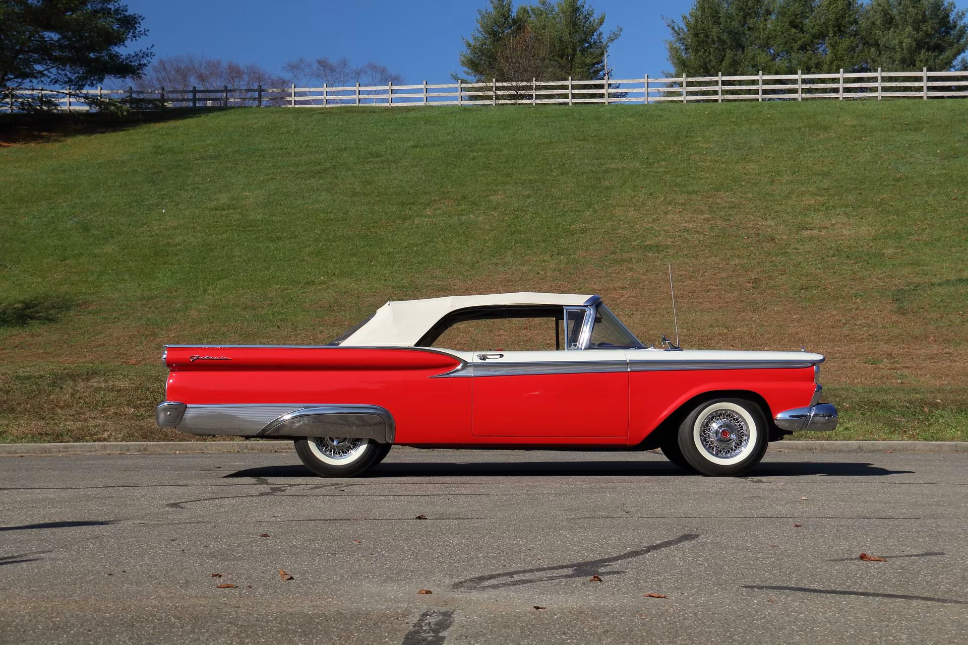 Picture of 1959 Ford Sunliner in red and white parked in a lot