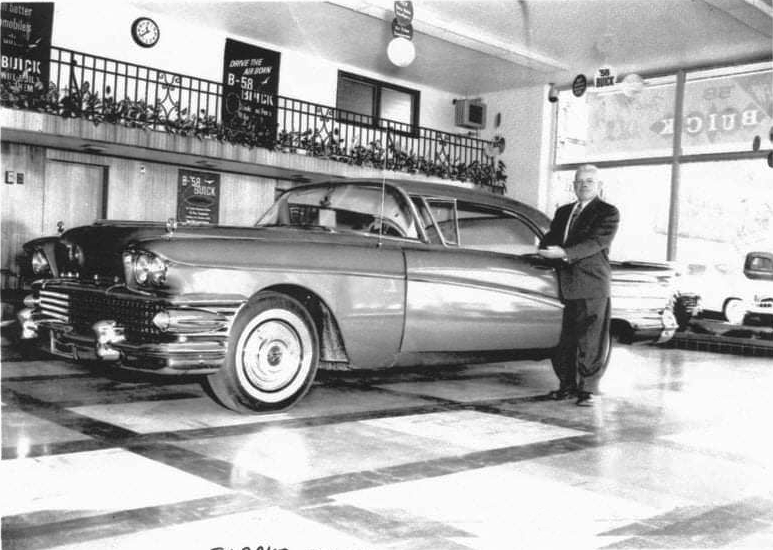 Inside GM's Golden Days: 1950s Dealership Showrooms In Vintage Photos 12 Captura de pantalla 2026 01 16 22.47.32