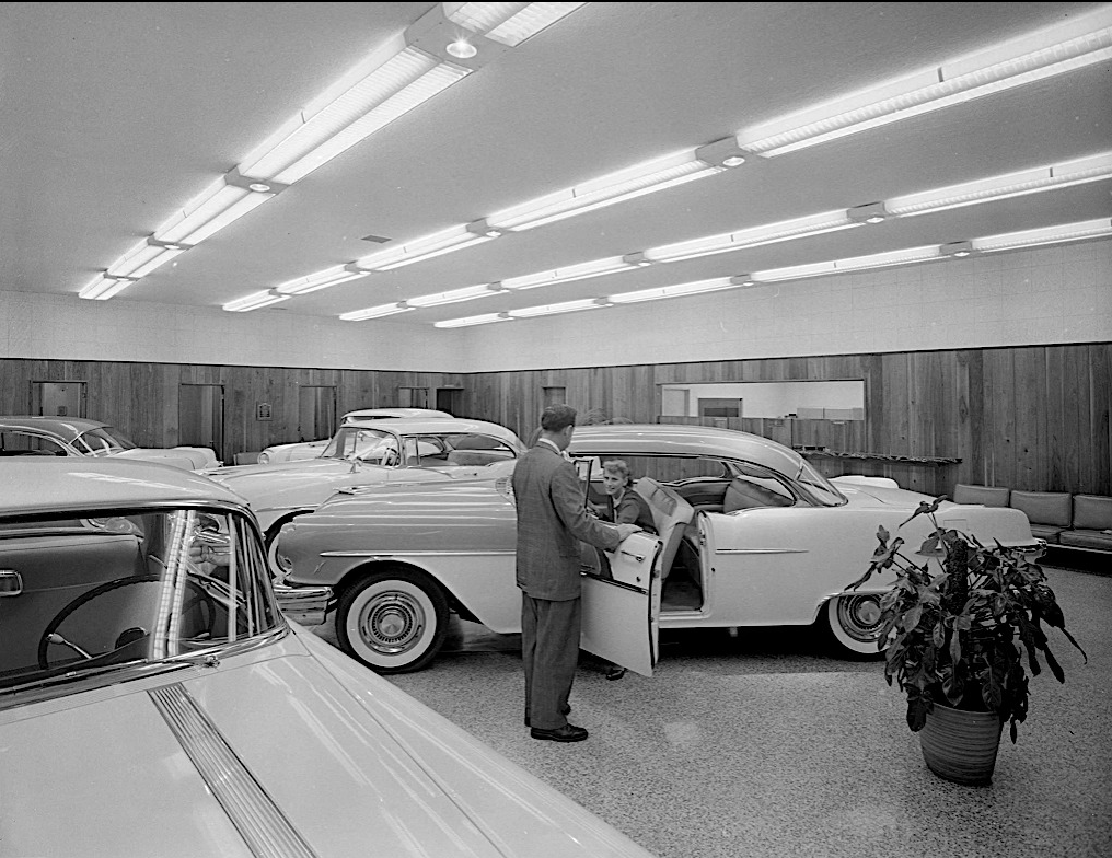 Inside GM's Golden Days: 1950s Dealership Showrooms In Vintage Photos 8 Captura de pantalla 2026 01 16 23.31.26