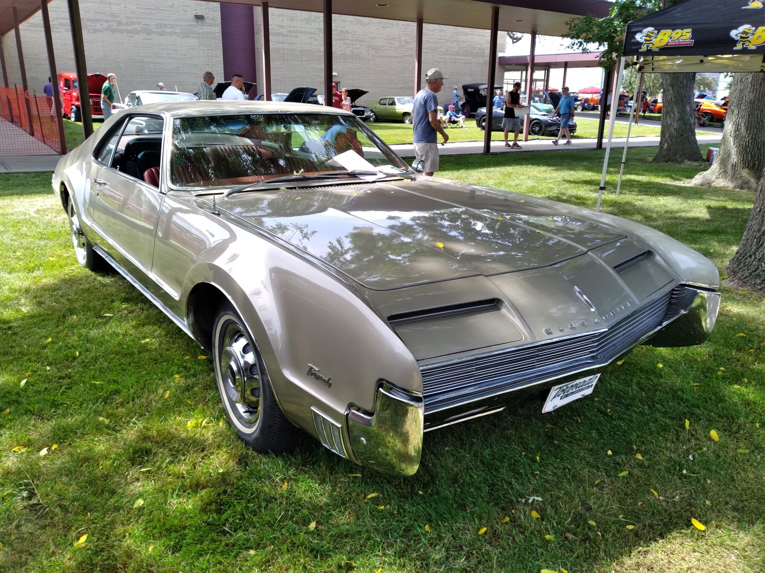 1966 Oldsmobile Toronados In (Almost) Every Color: A Masterpiece In Any Tone 11 Champagne Mist scaled