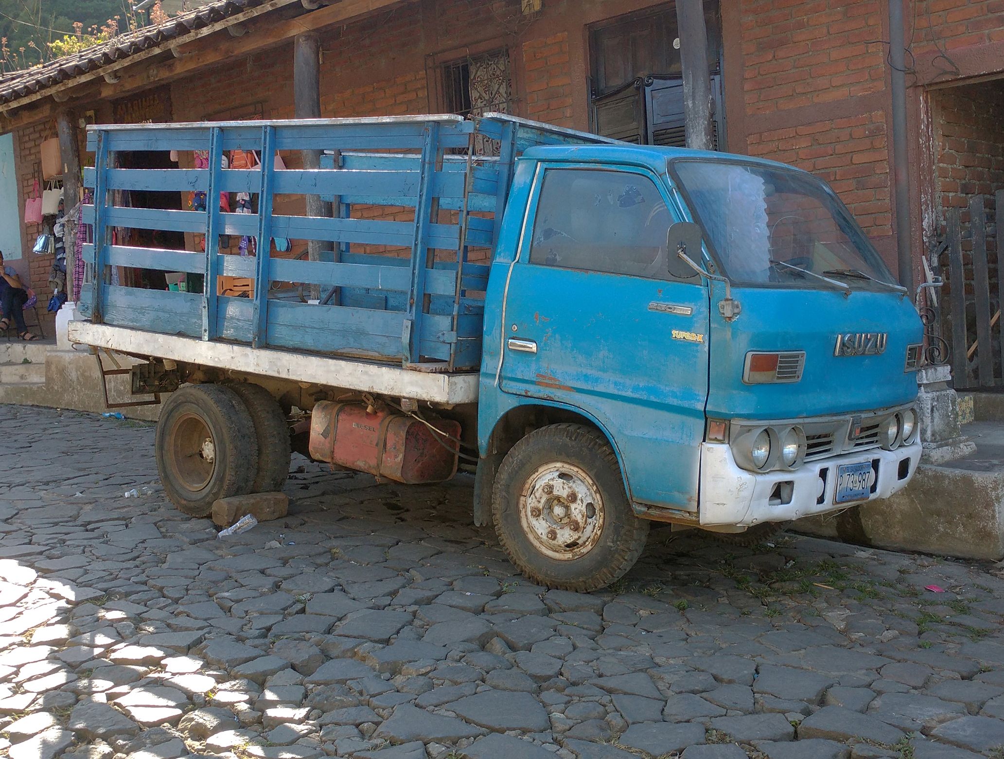 Curbside Find: 1975 Isuzu Elf – Global Japanese Workhorse 4 IMG 20231230 150937329