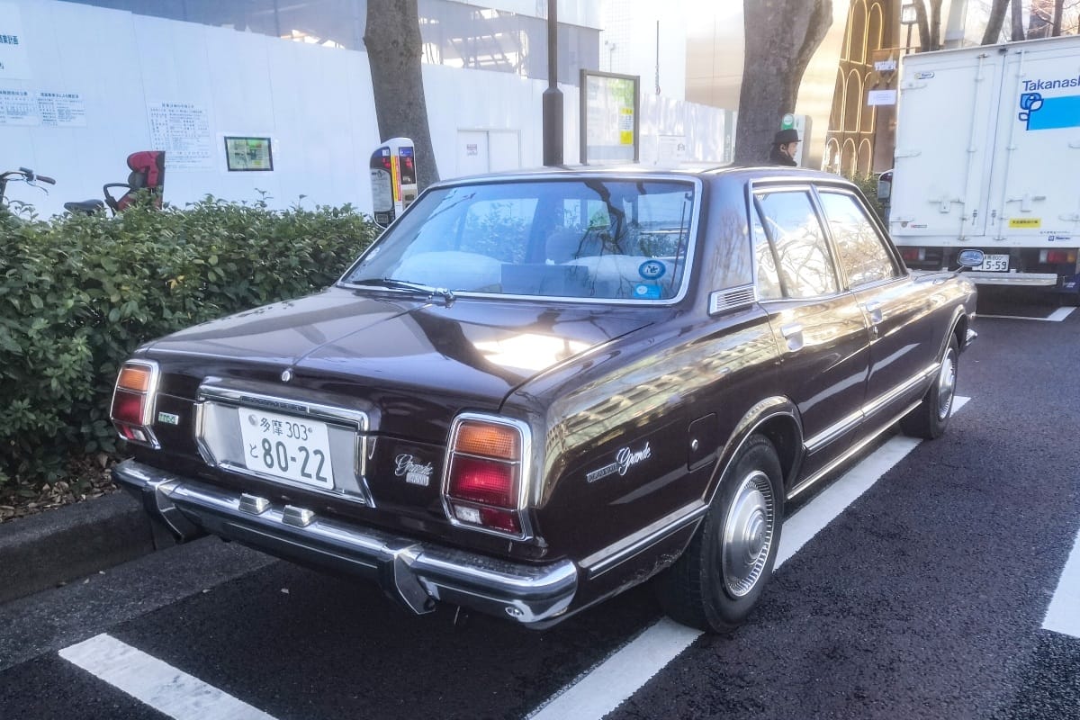 Photo of the rear of a 1978 Toyota Mark II with Japanese license plates