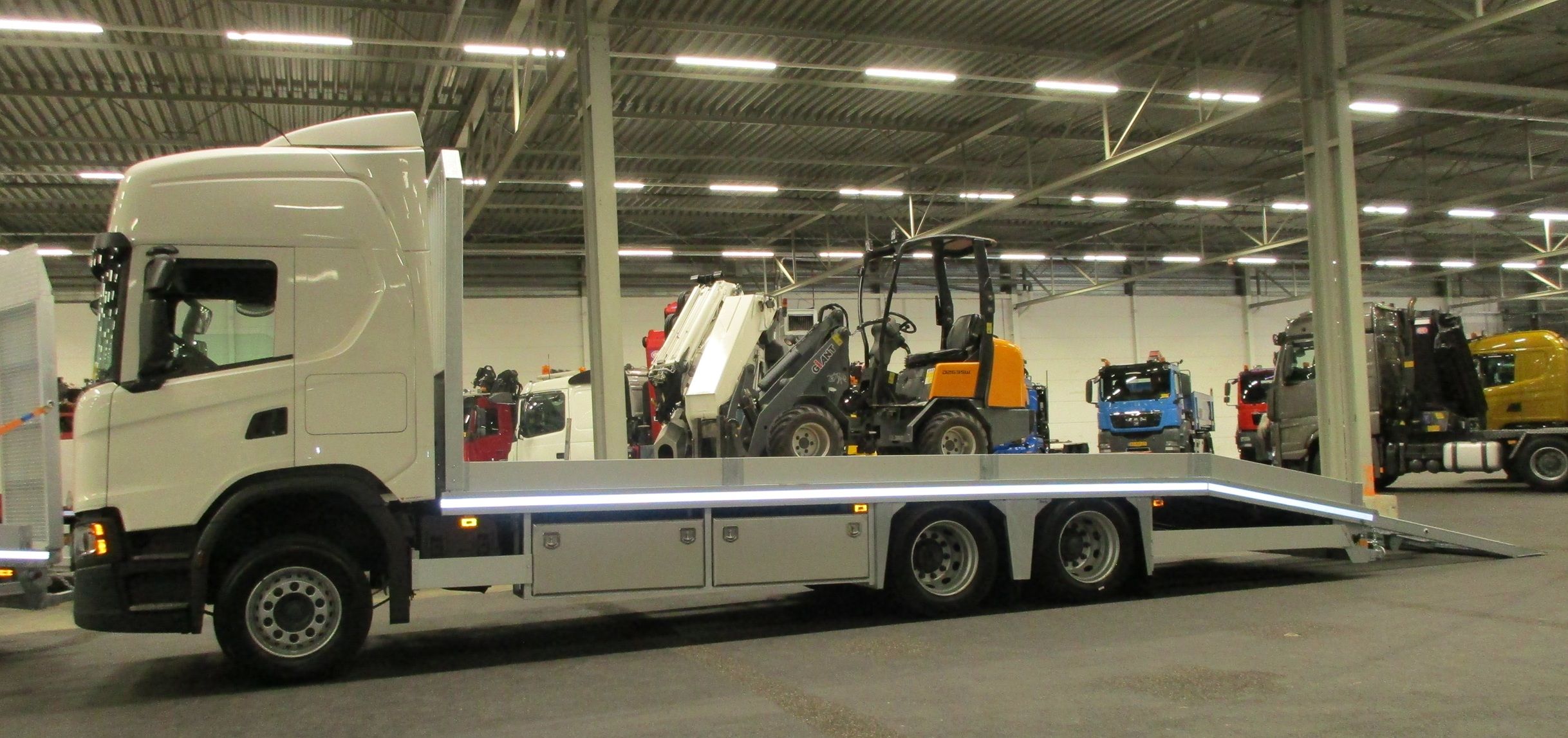 2021 Scania G500 6x2 machine transporter with a Giant D263SW wheel loader - 3