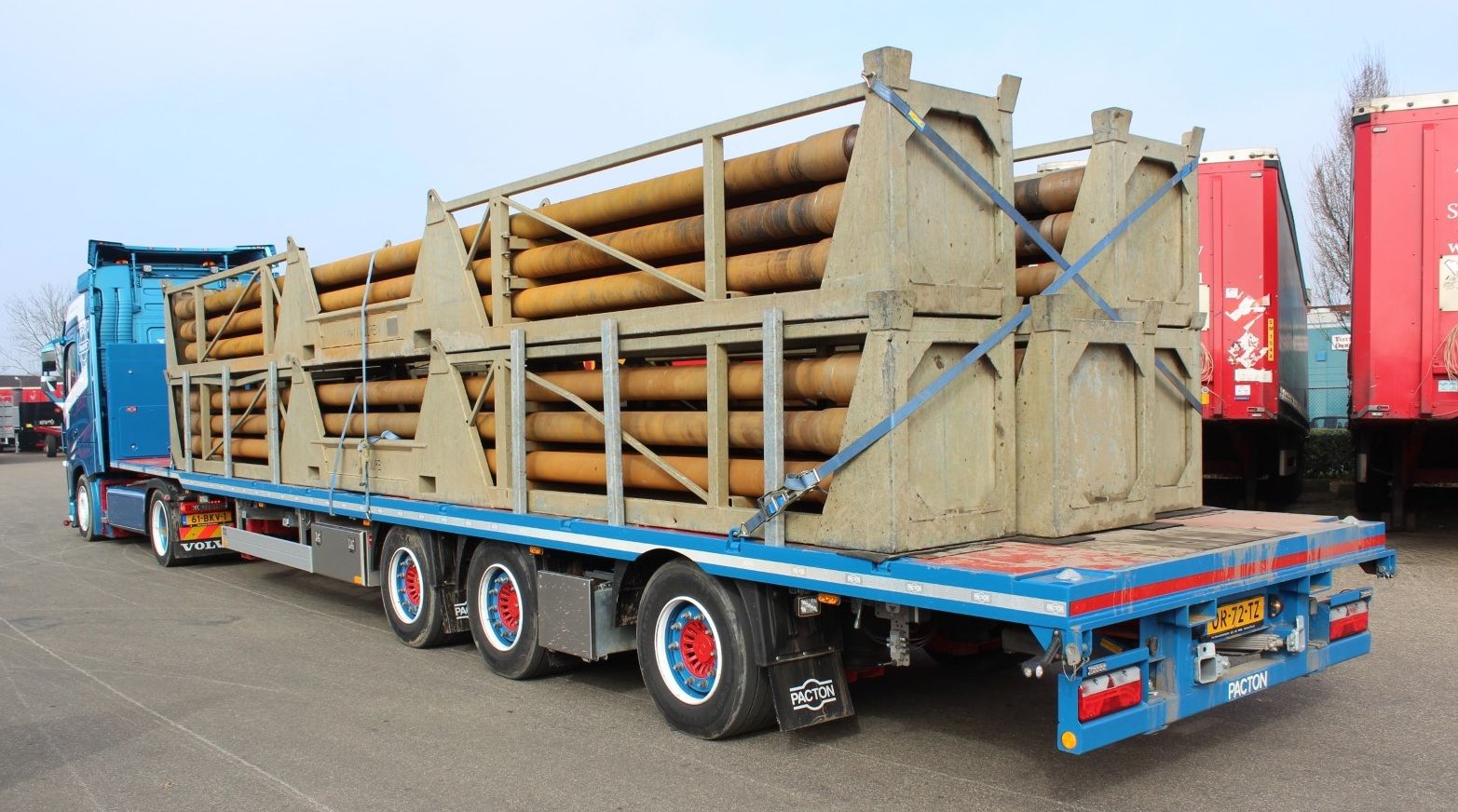 Pacton low deck flatbed semi-trailer, loaded - 1