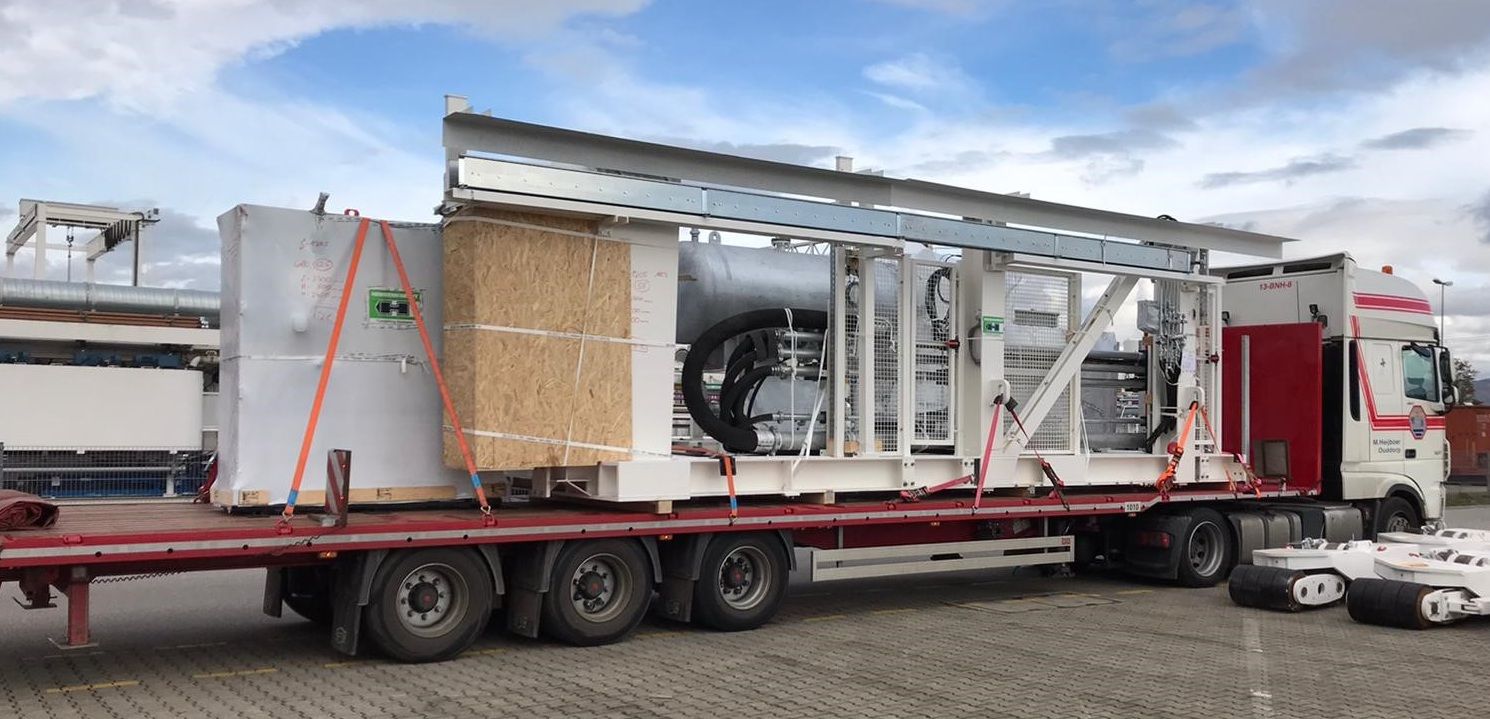 Pacton low deck flatbed semi-trailer, loaded - 2