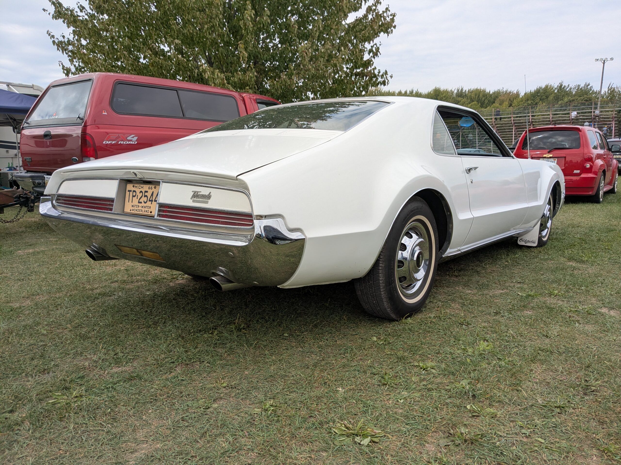 1966 Oldsmobile Toronados In (Almost) Every Color: A Masterpiece In Any Tone 15 Porcelain White scaled