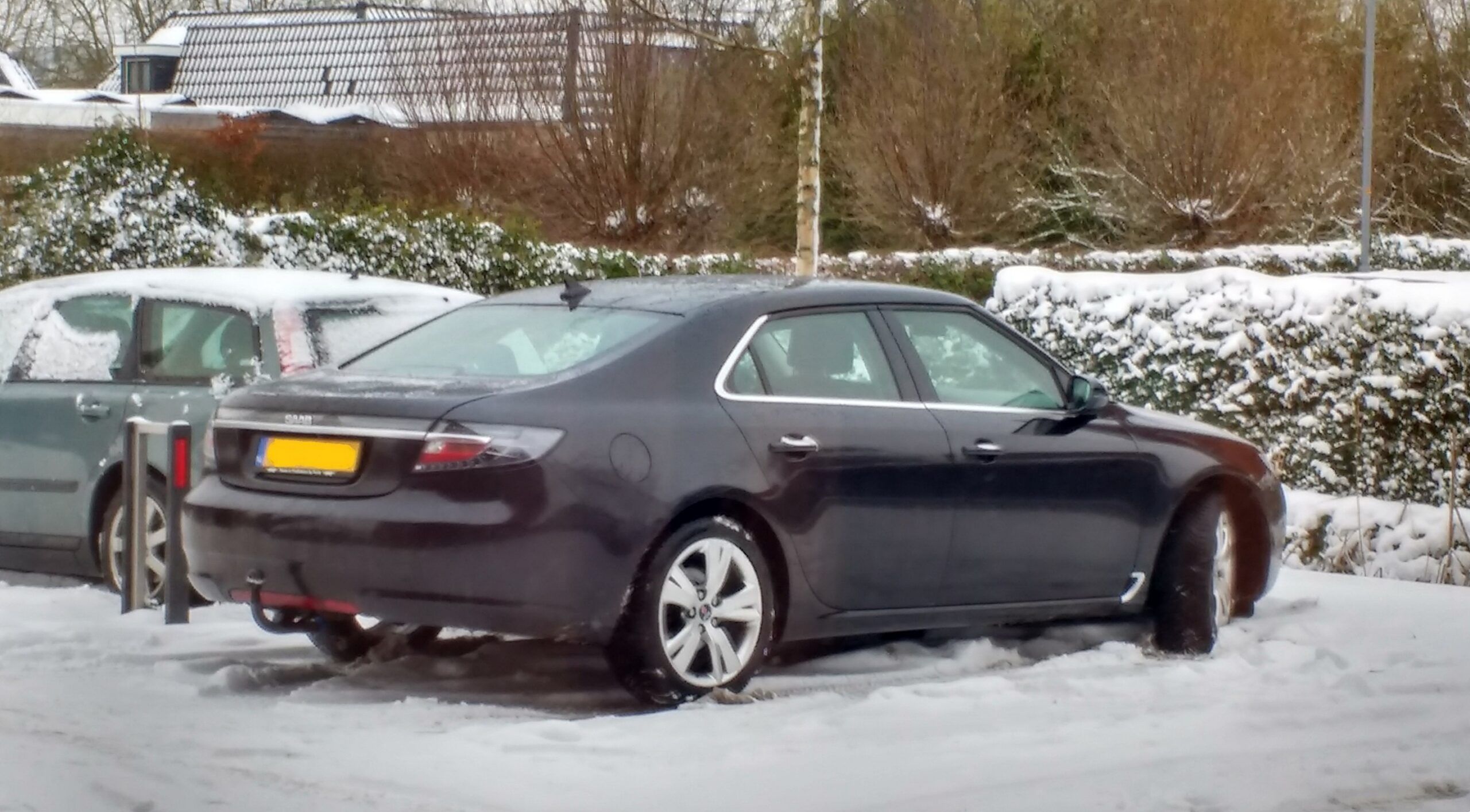 2010 Saab 9-5 2.0 TiD in a snowy parking lot