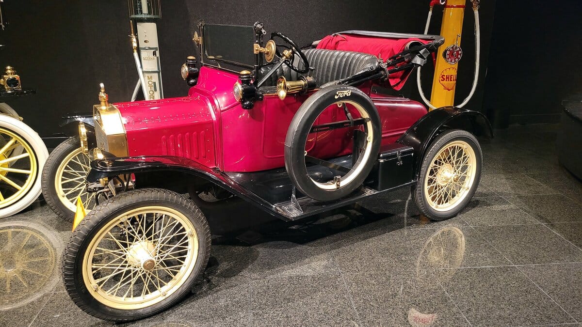 A Visit To The Blackhawk Auto Museum -- A Car Collection That Blurs The Line Between Art and Engineering 8 rsz blackhawk 049