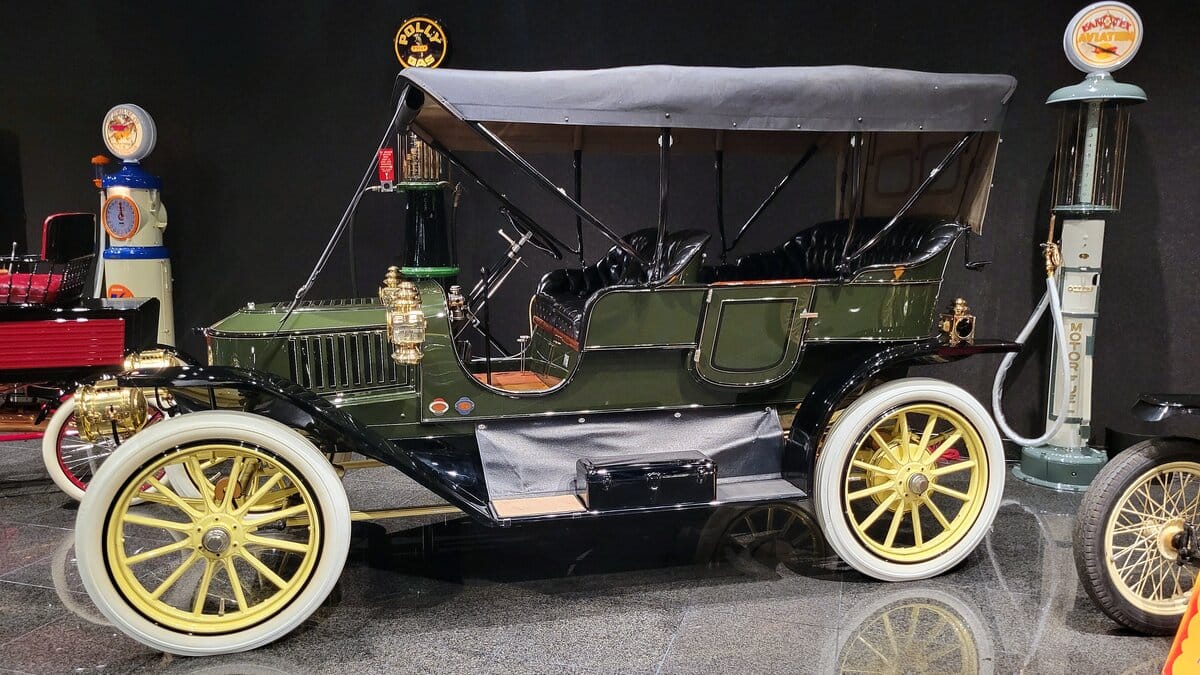 A Visit To The Blackhawk Auto Museum -- A Car Collection That Blurs The Line Between Art and Engineering 6 rsz blackhawk 051