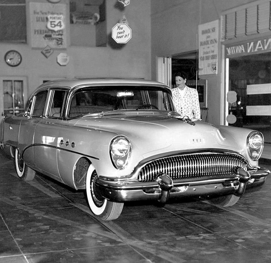 Inside GM's Golden Days: 1950s Dealership Showrooms In Vintage Photos 5