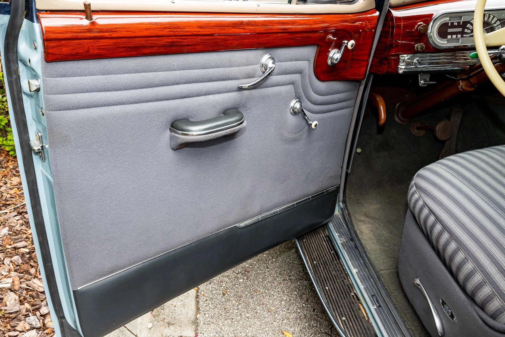 1946 and 1968 Oldsmobile 98 Sedans: Cadillac Luxury From GM's Mid-Priced Brand 7 Driver's door trim of a 1946 Oldsmobile
