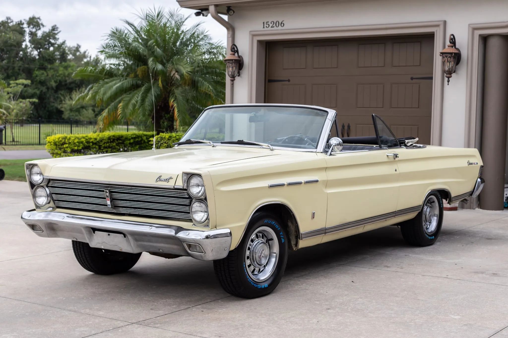 Grand Theft Auto: Four Examples Of American Design Forgery From The Big Three And Beyond 6 Picture of yellow 1965 Mercury Comet Convertible in front of a garage with a palm tree in the background