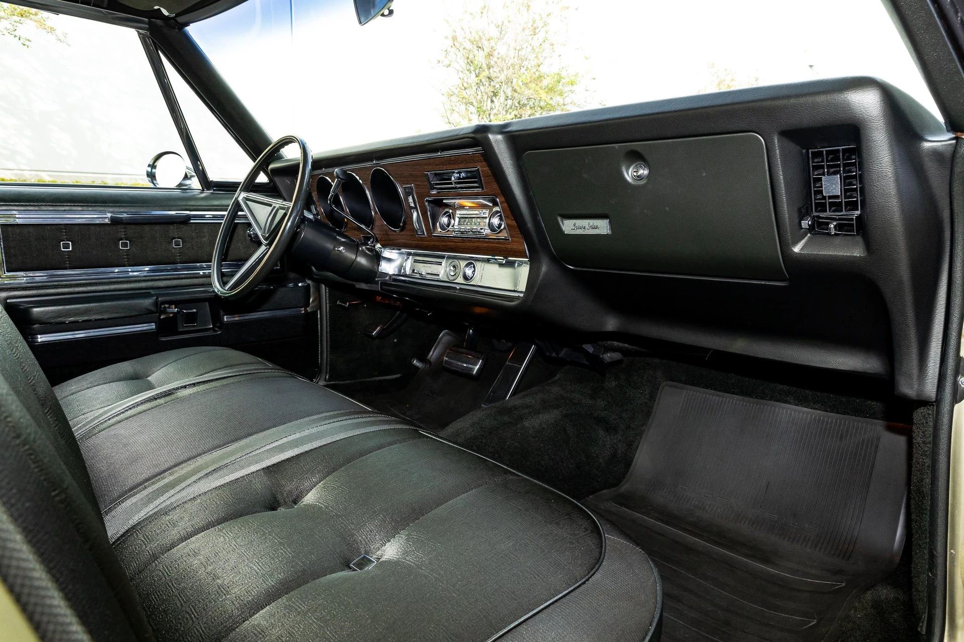 1946 and 1968 Oldsmobile 98 Sedans: Cadillac Luxury From GM's Mid-Priced Brand 32 Right side of a 1968 Oldsmobile 98
