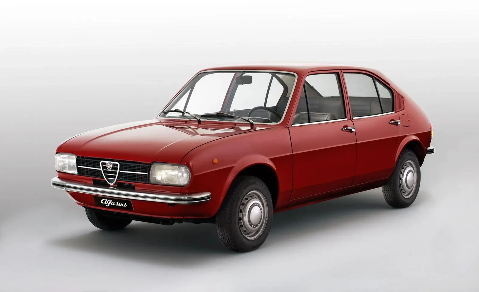 Left front 3q view of a red Alfasud Berlina