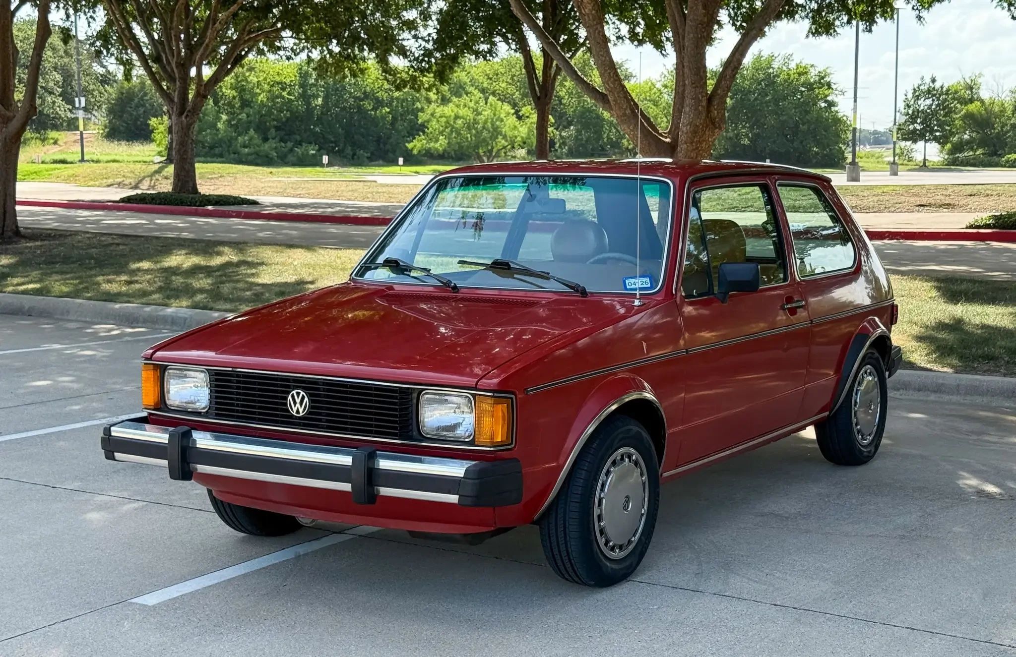 Volkswagen Automatic Seatbelt System: VW First Offered These Door-Mounted Passive Restraints Back In 1975 11 Left front 3q view of a red 1981 VW Rabbit five-door