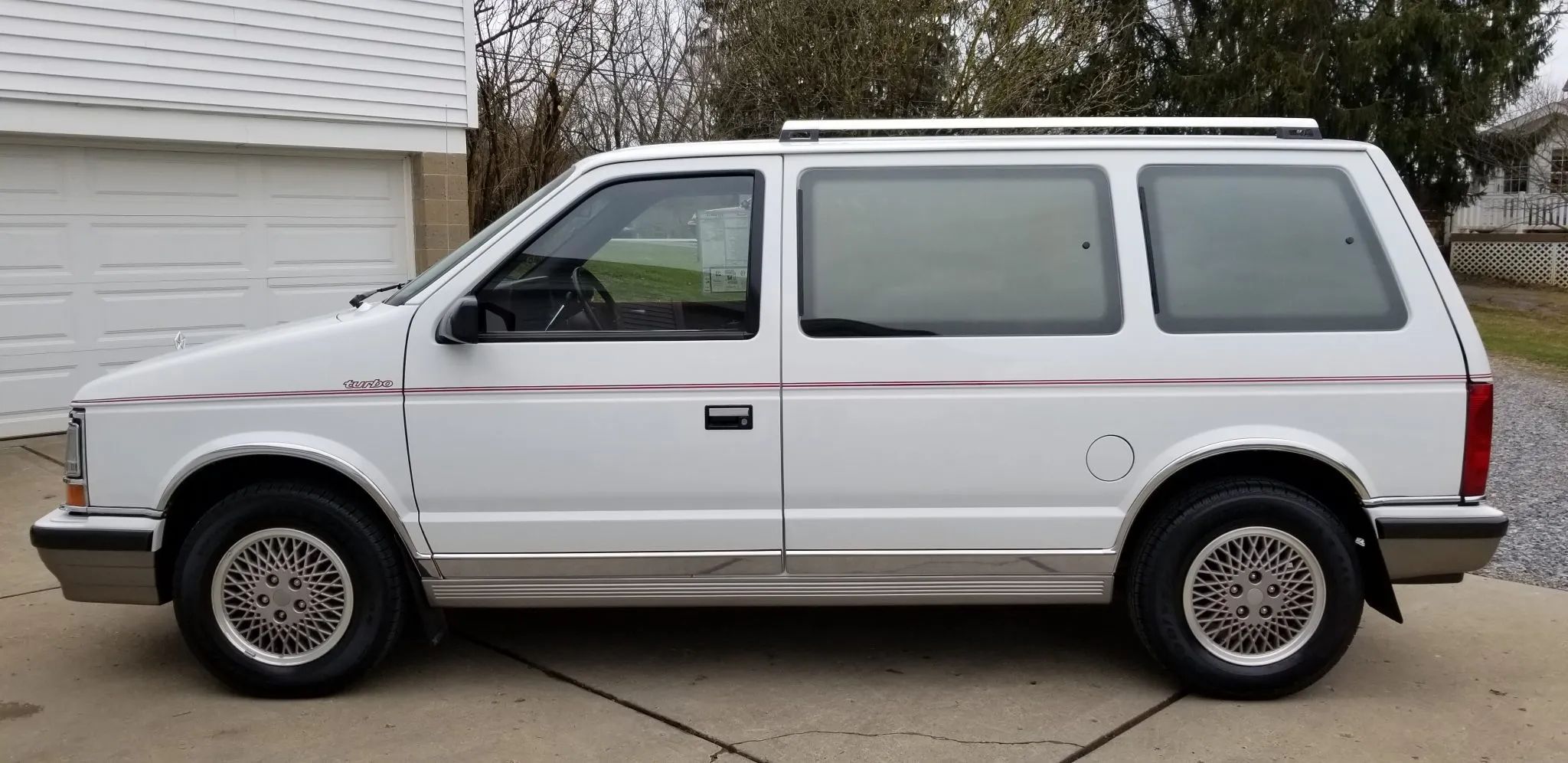 1989 Dodge Caravan Turbo and 1990 Plymouth Voyager Turbo: Rare Turbocharged Four-Cylinder Chrysler Minivans 25 Left side view of a 1990 Plymouth Voyager minivan