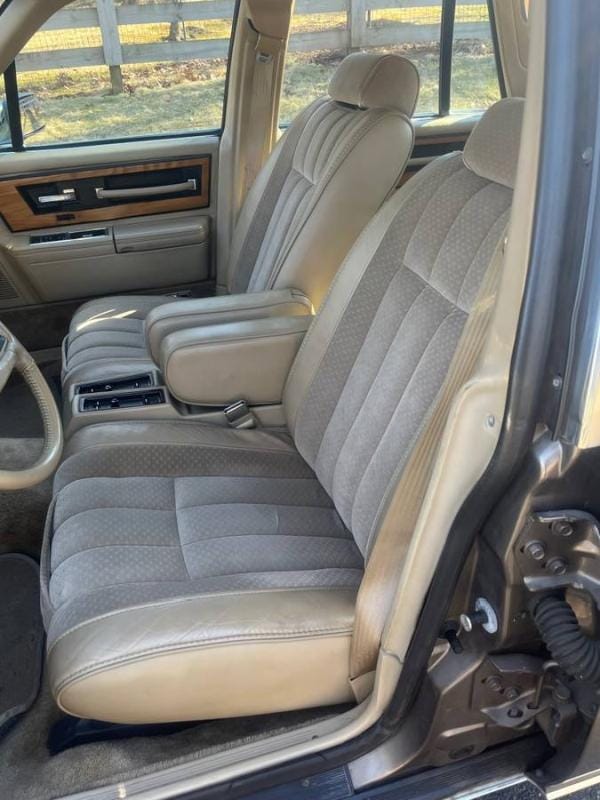 85LincolnContinentalNJj.jpg.ebf8978dec18133cd4cd464bd7b7b28a1
