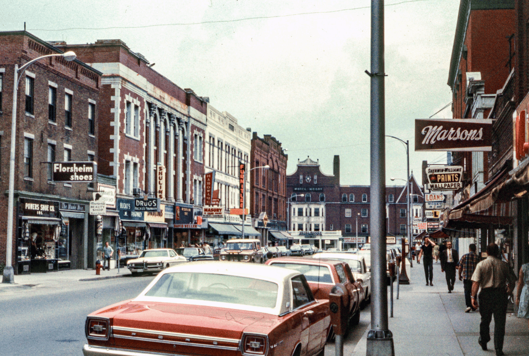 The Cars And Storefronts Downtown And On Main Street, 1950s and 1960s 9 Captura de pantalla 2024 04 21 15.29.28 copia