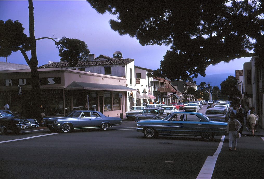 The Cars And Storefronts Downtown And On Main Street, 1950s and 1960s 13 Captura de pantalla 2025 10 13 15.51.58