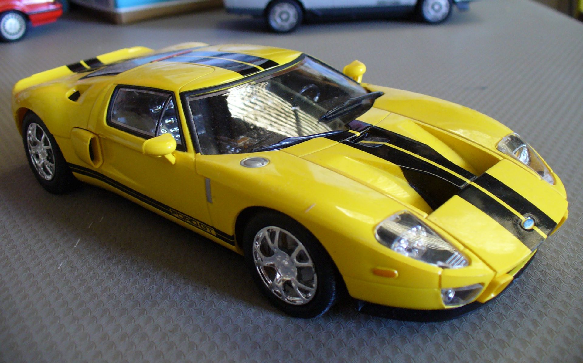 Big Dreams, Small Size: Exotics and Halo Cars In Scale 9 FordGT2