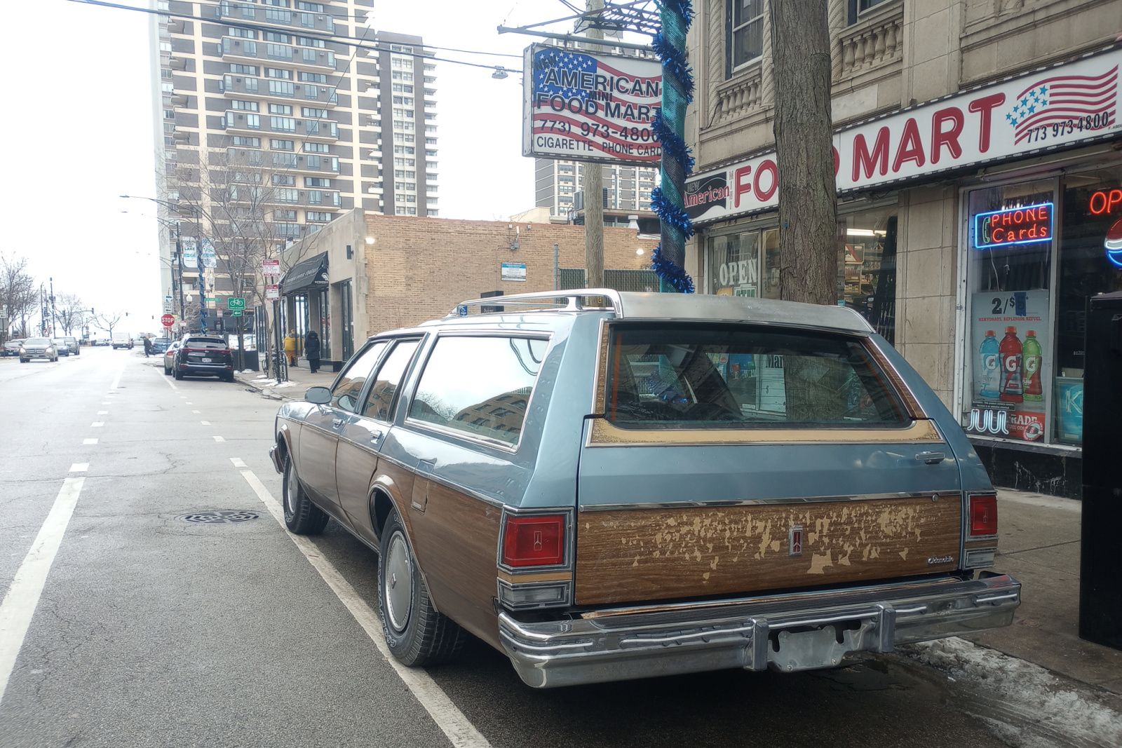 1985 Oldsmobile Custom Cruiser. Edgewater, Chicago, Illinois. Friday, February 6, 2026.
