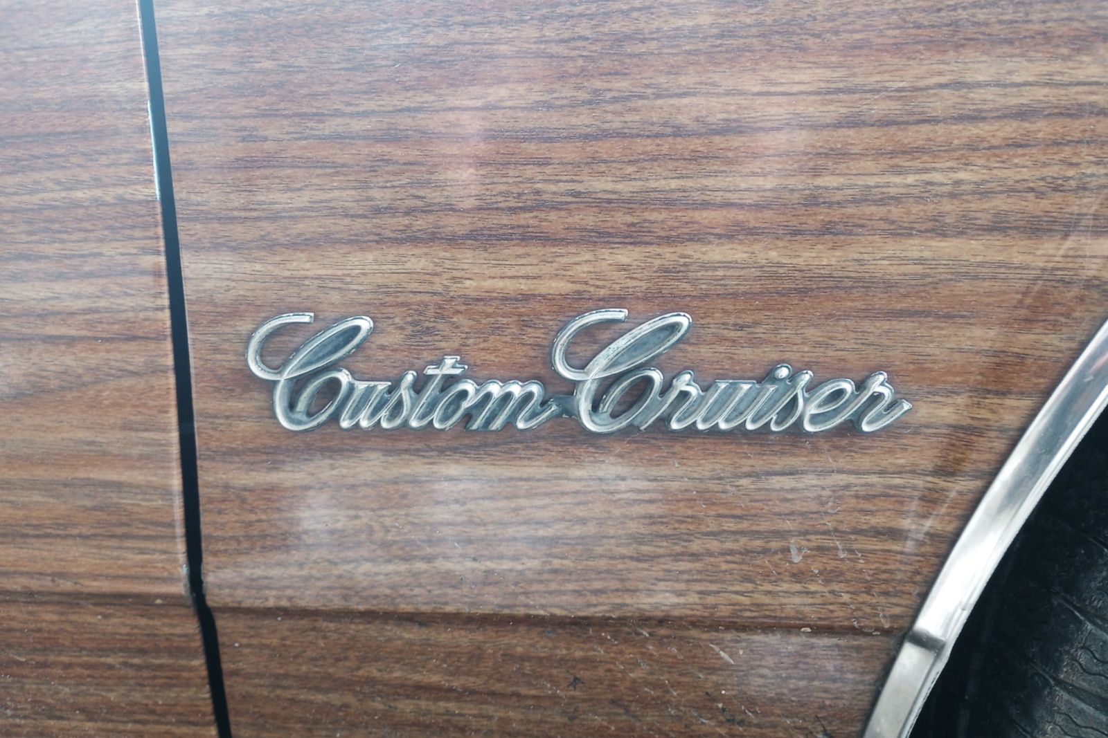1985 Oldsmobile Custom Cruiser. Edgewater, Chicago, Illinois. Friday, February 6, 2026.