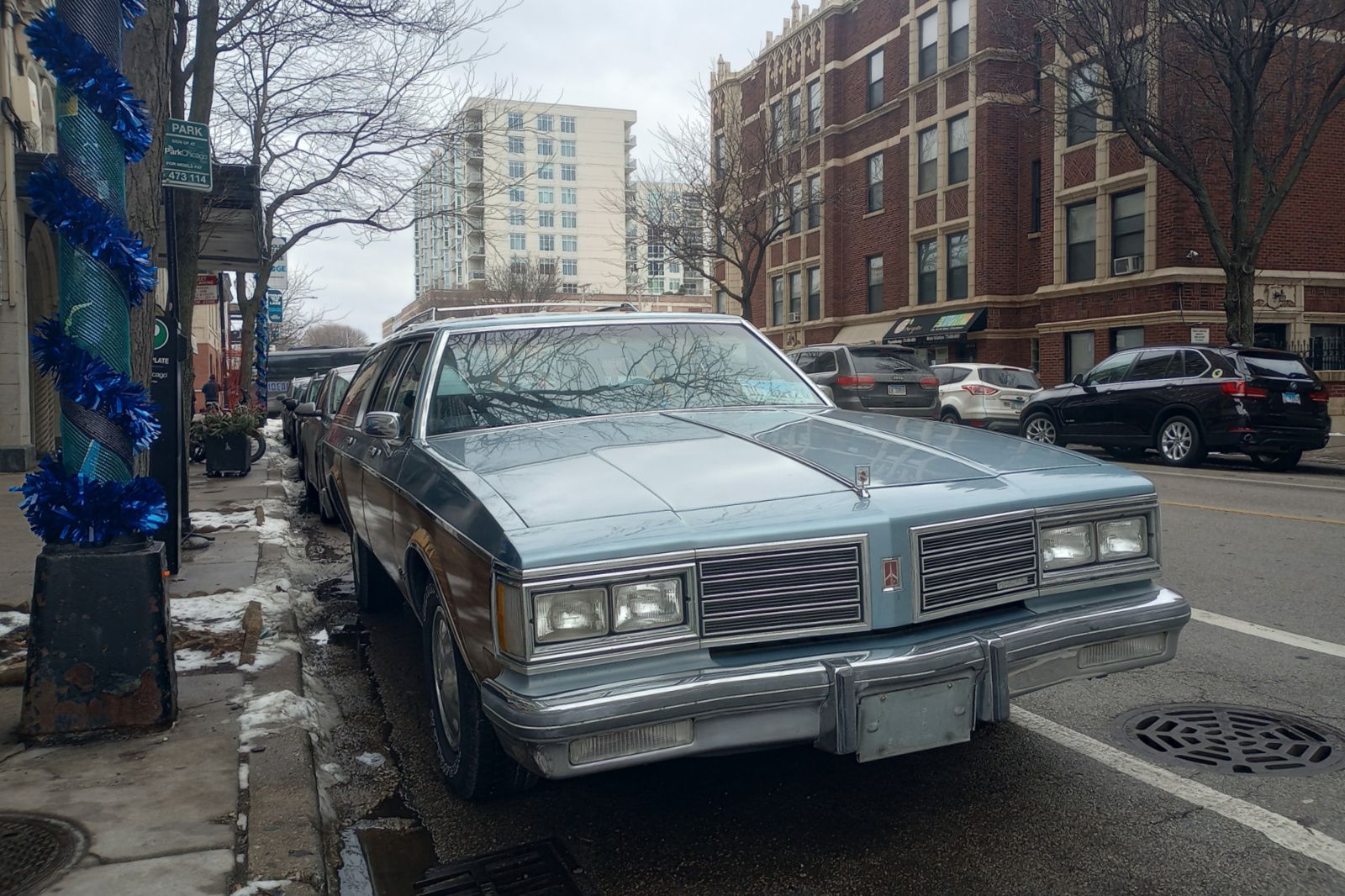 1985 Oldsmobile Custom Cruiser. Edgewater, Chicago, Illinois. Friday, February 6, 2026.
