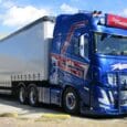 Frisian hauling company Siep Amsterdam Transport -so not from Amsterdam- specializes in business trips to Norway and Sweden. A curtainside semi-low loader, coupled to their newest Volvo tractor, was on [&hellip;]