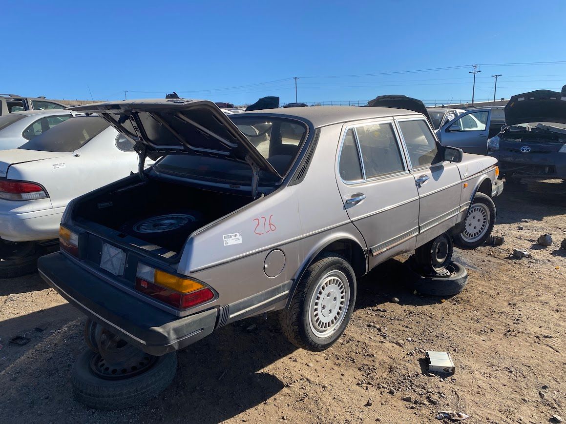 1986 Saab 900S with 422755 miles