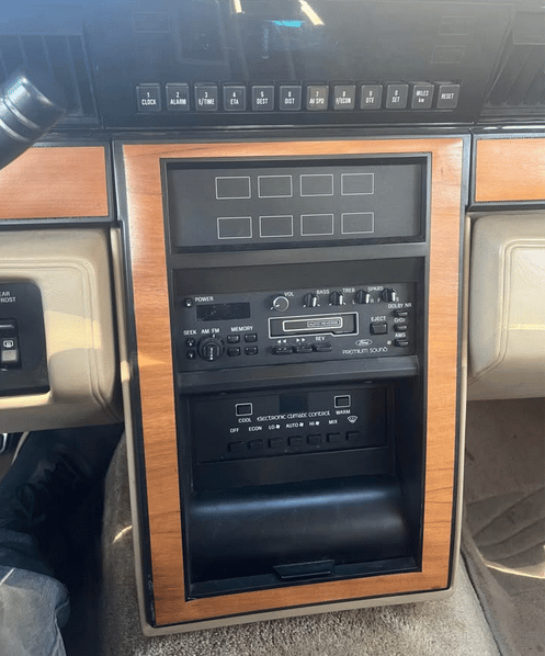 Screenshot 2026 02 09 at 20 20 08 1985 Lincoln Continental · Valentino Edition Cars Trucks North Plainfield New Jersey Facebook Marketplace Facebook