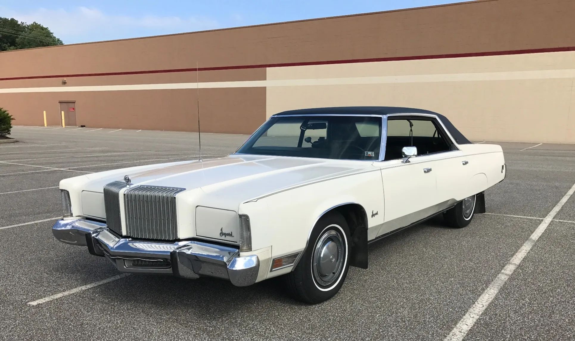 Left front 3q view of a 1975 Imperial four-door