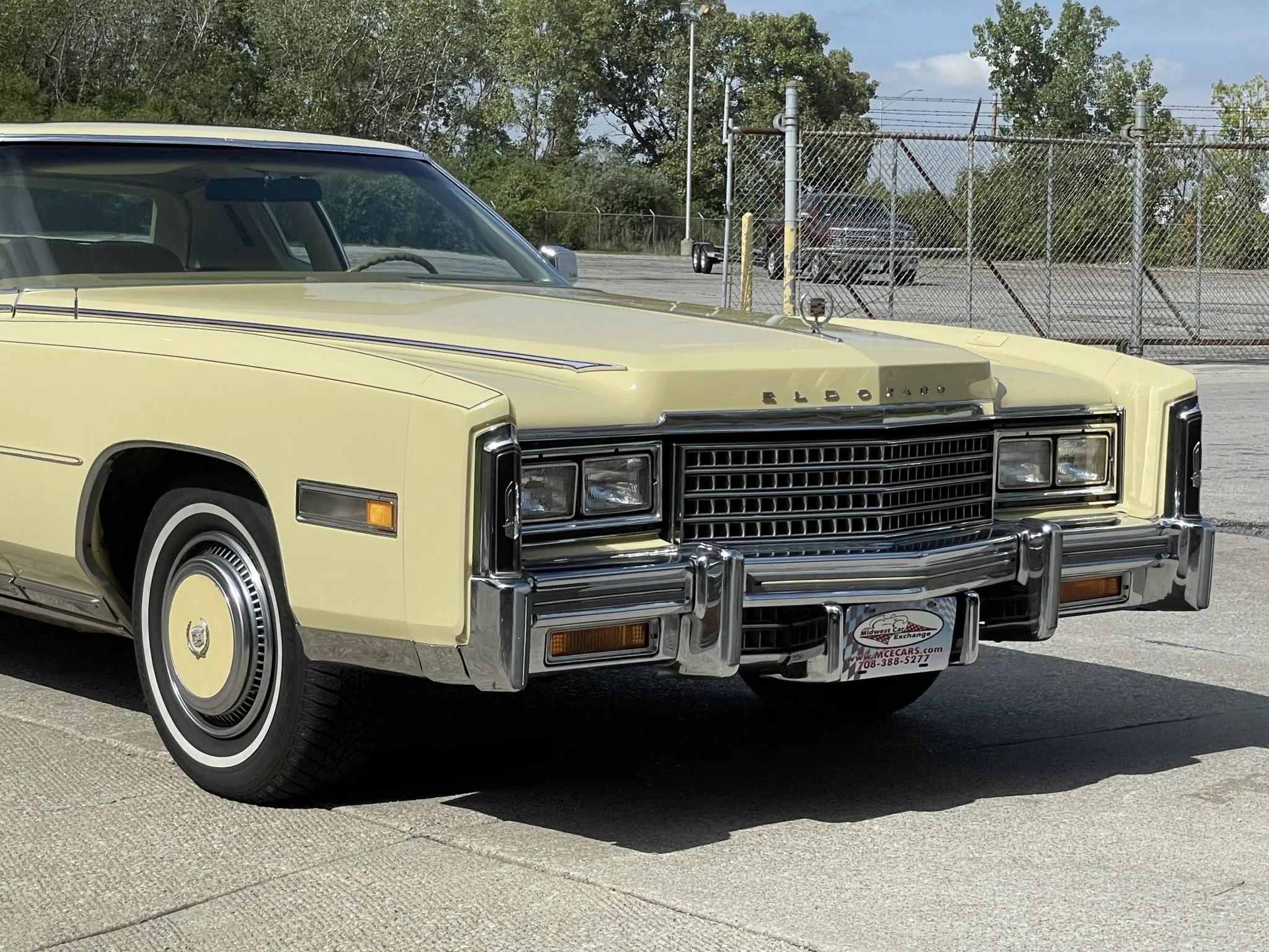 Front end of a 1978 Eldorado Biarritz, seen from the right