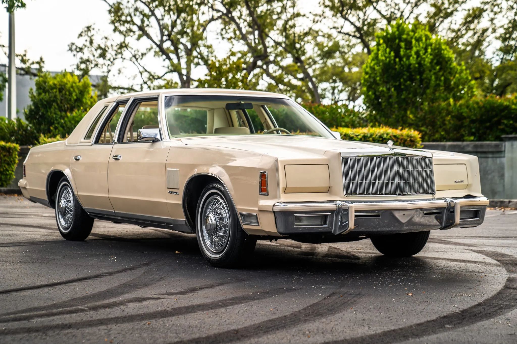 Right front 3q view of a 1979 Chrysler New Yorker sedan