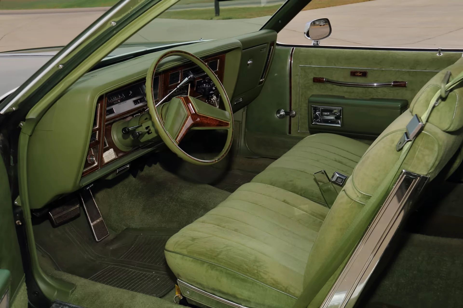 1980 Oldsmobile Delta 88 Royale Coupe With Diesel V-8: Disco-Era Diesel Survivor 4 Left side of the dashboard of a 1980 Oldsmobile Delta 88