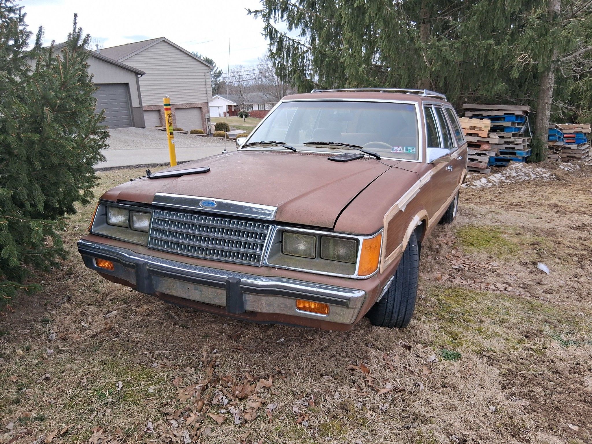 Picture of brown 1984 Ford LTD Squire Wagon