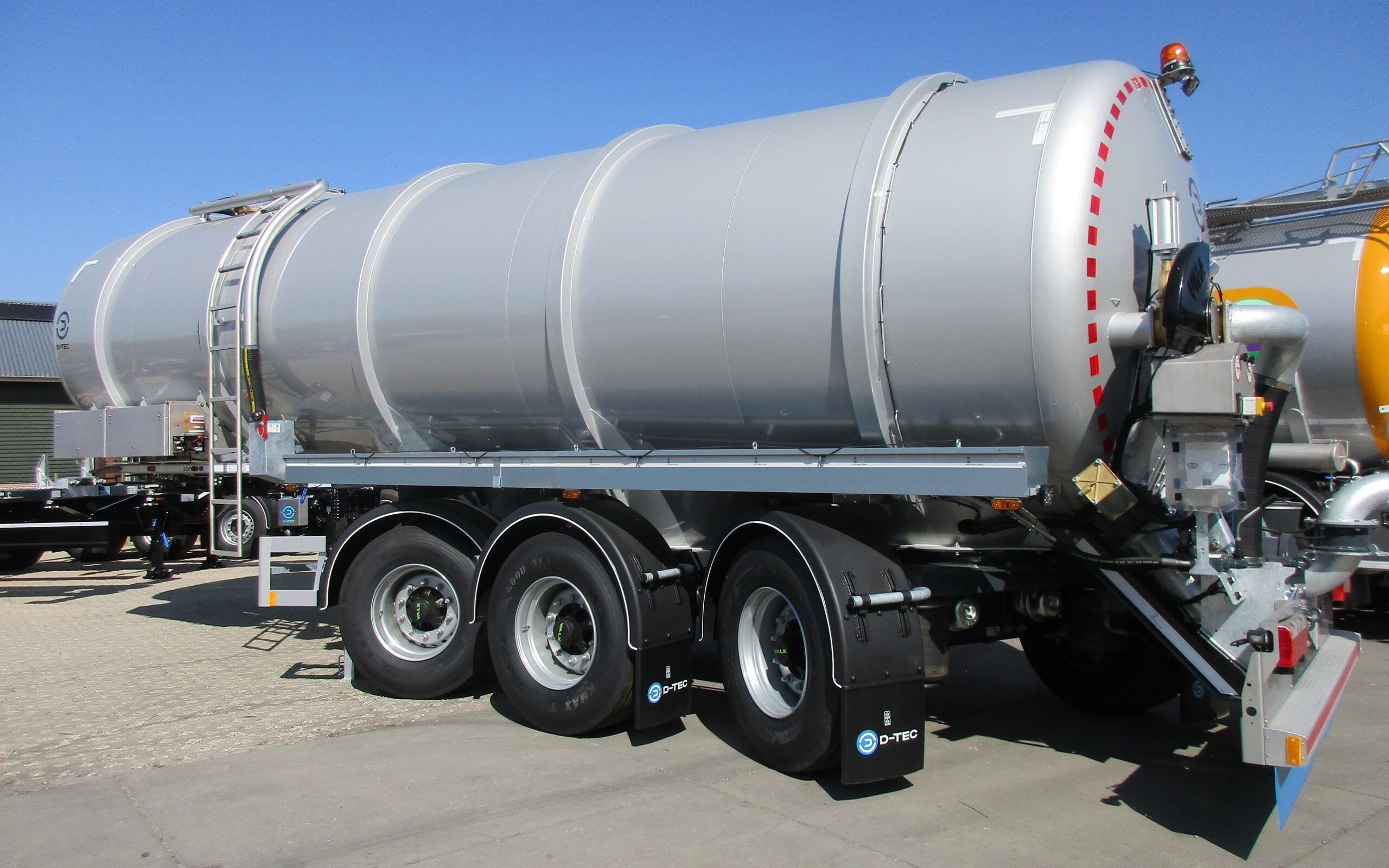 2025 D-TEC Tanker Semi-Trailers - Tight Spot Solutions 2 2025 D-TEC FV2006 tanker semi-trailer - 2