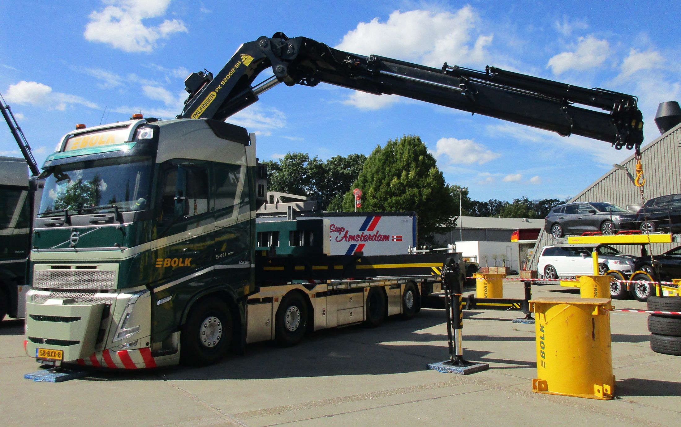 2025 Trucks@Twenthe Show - Post-Event Report 28 Bolk - 2024 Volvo FH 8x2*6 flatbed truck with a Palfinger crane