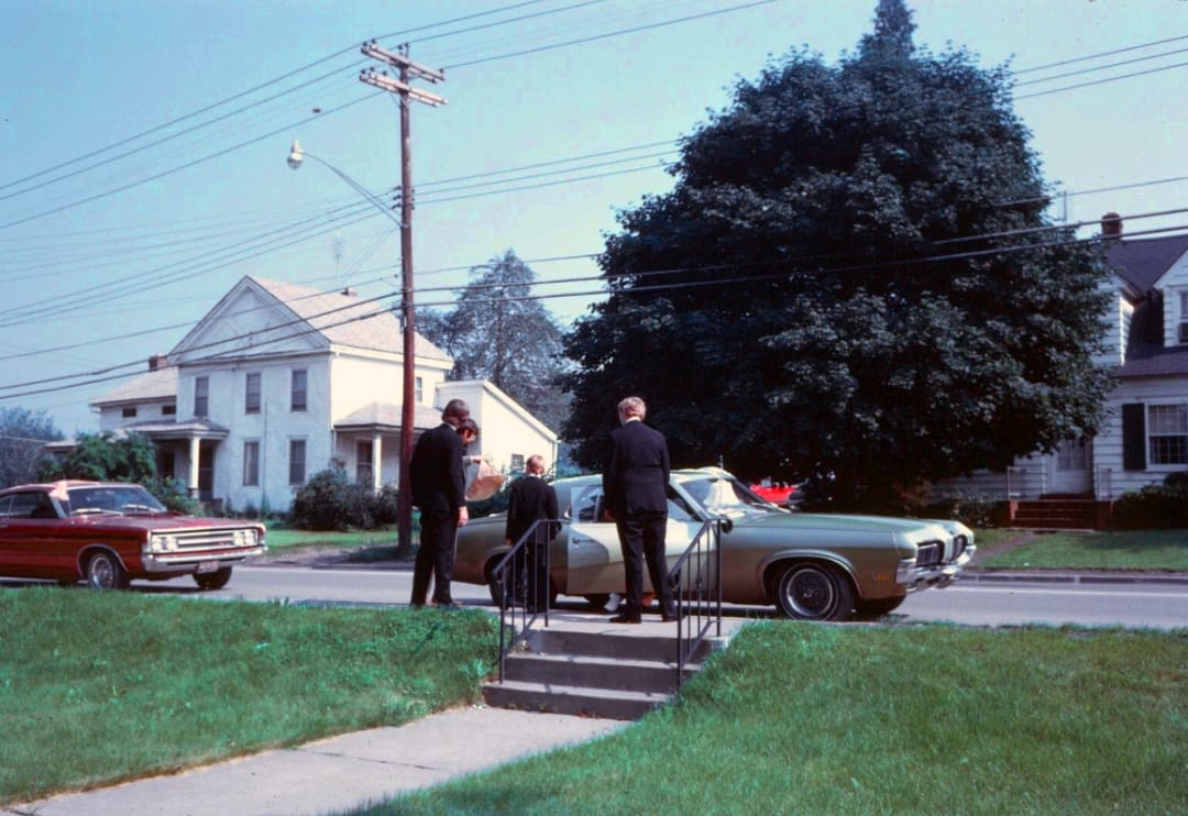 Just Married: Vintage Photos Of Wedding Cars In The 1950s & 1960s 12 Screenshot 20260327 005147