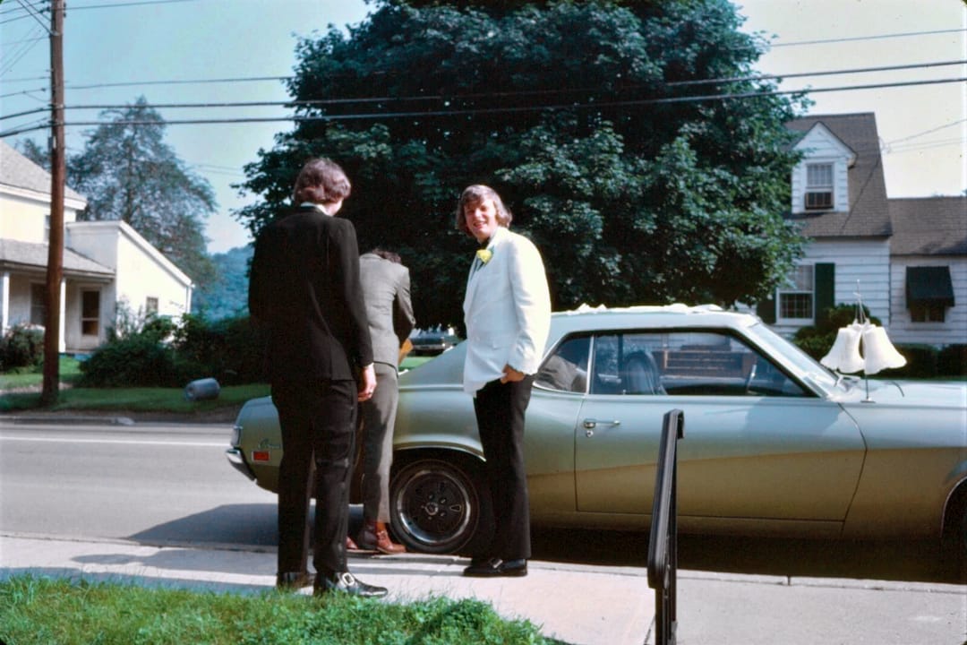 Just Married: Vintage Photos Of Wedding Cars In The 1950s & 1960s 11 Screenshot 20260327 005203