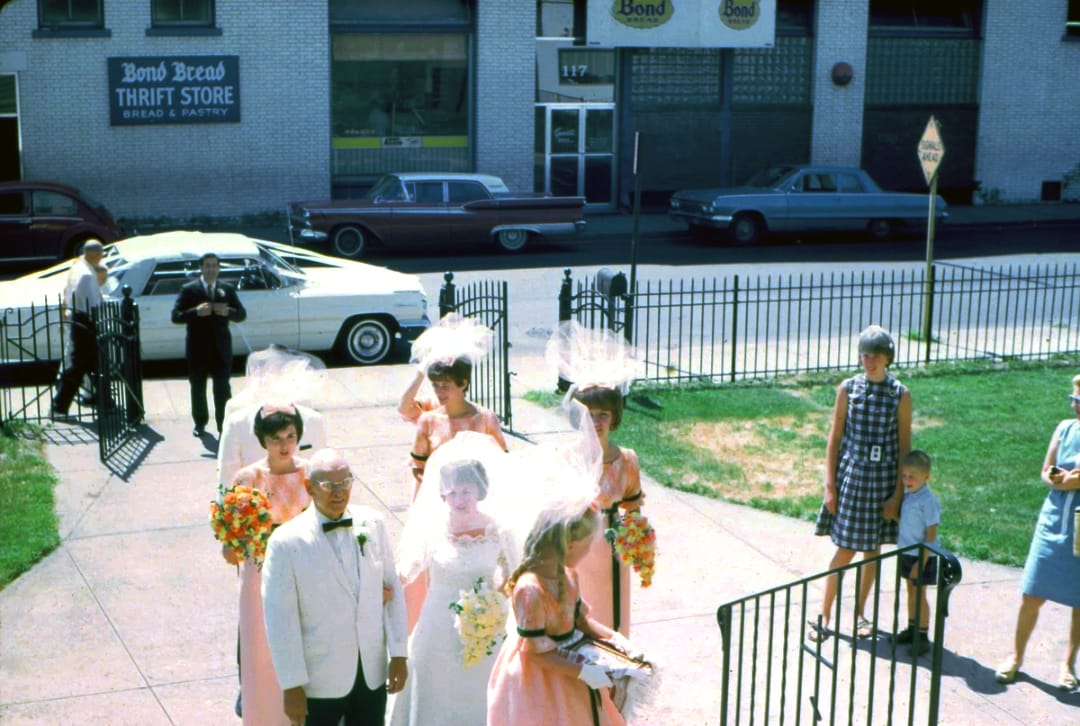 Just Married: Vintage Photos Of Wedding Cars In The 1950s & 1960s 9 Screenshot 20260327 005300