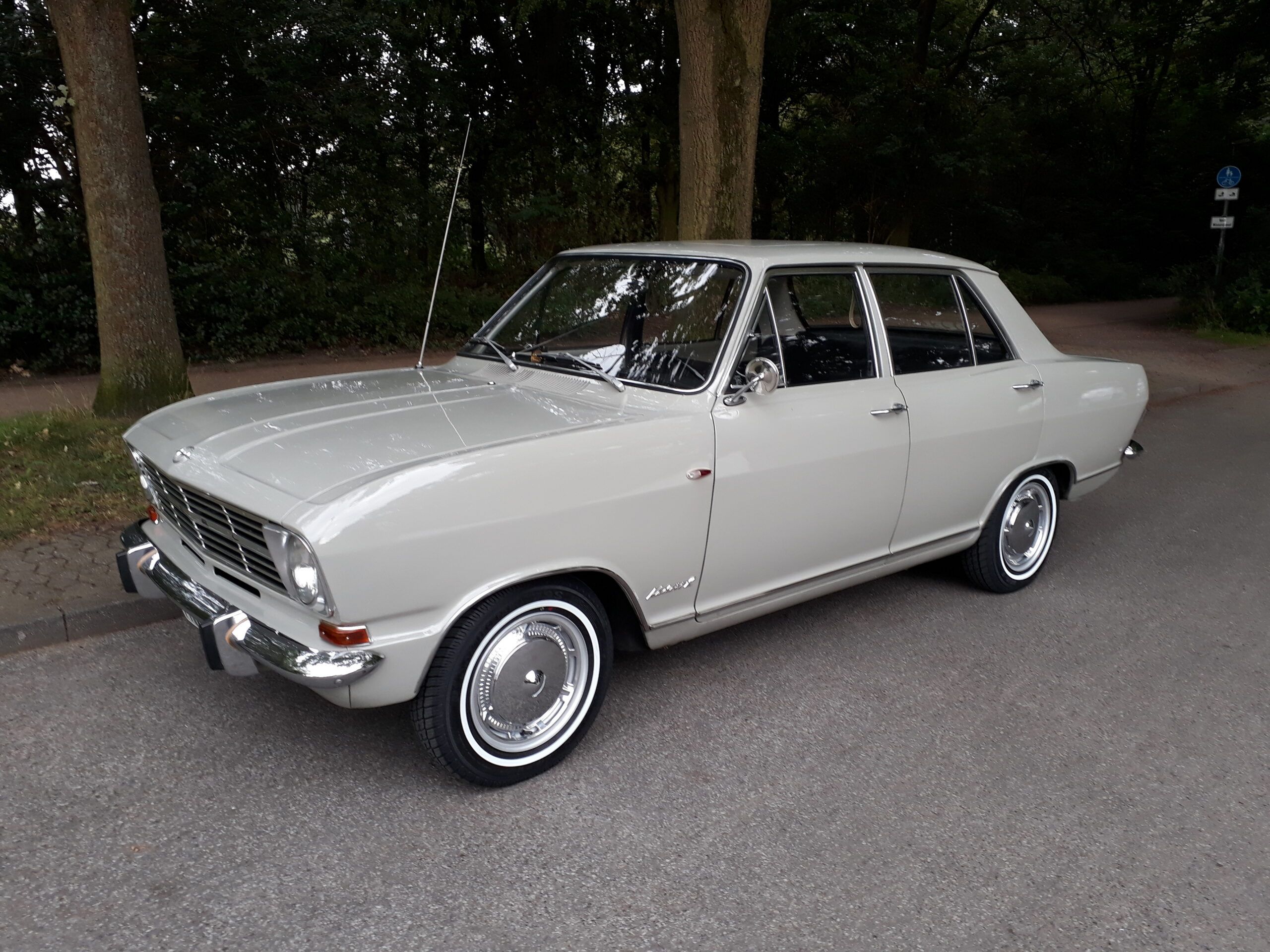 Two-Door vs. Four-Door Cars - The Long-Running War Between Germany And France 47 a Opel Kadett B 4 turige Limousine 1968 scaled