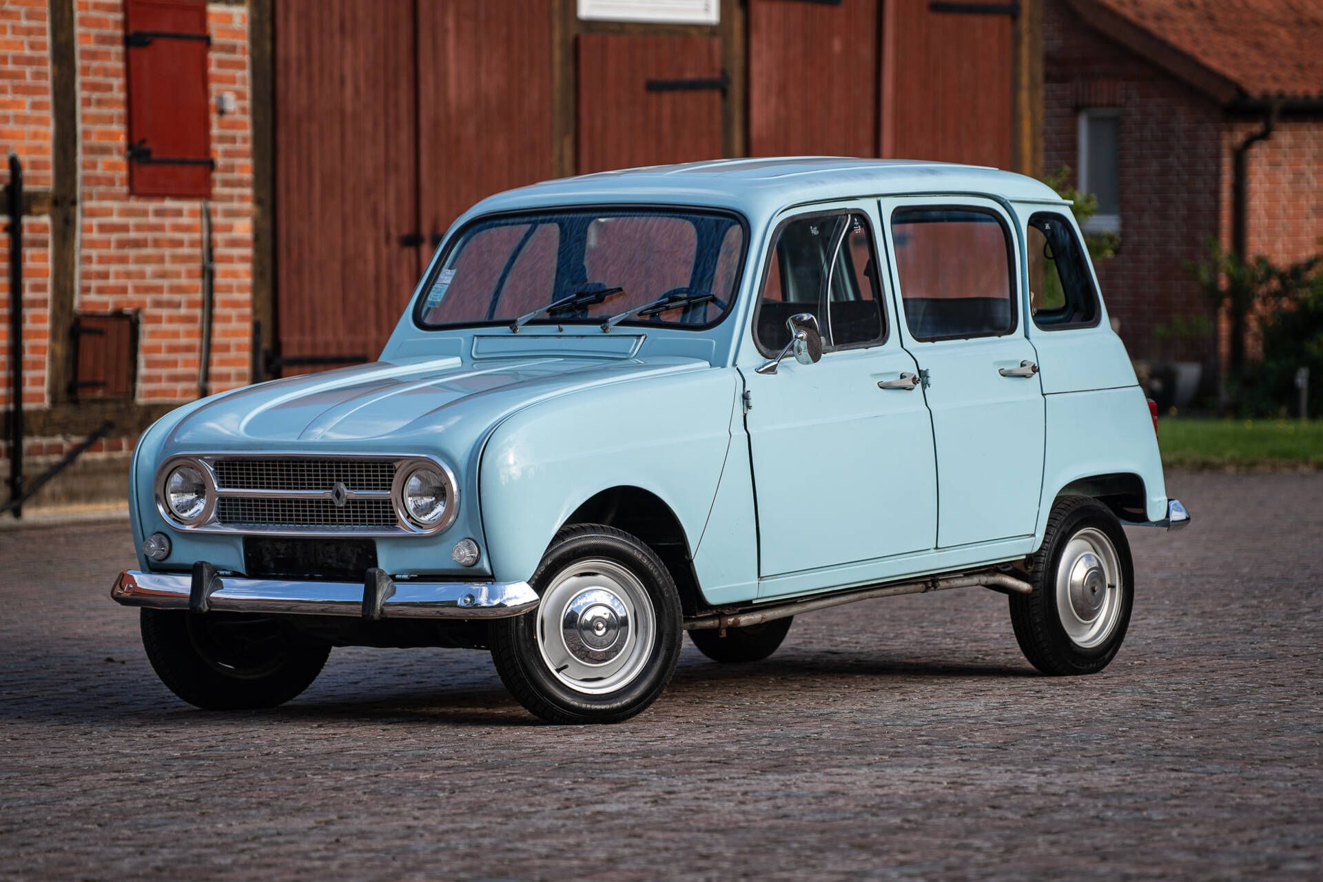 Two-Door vs. Four-Door Cars - The Long-Running War Between Germany And France 38 a r4
