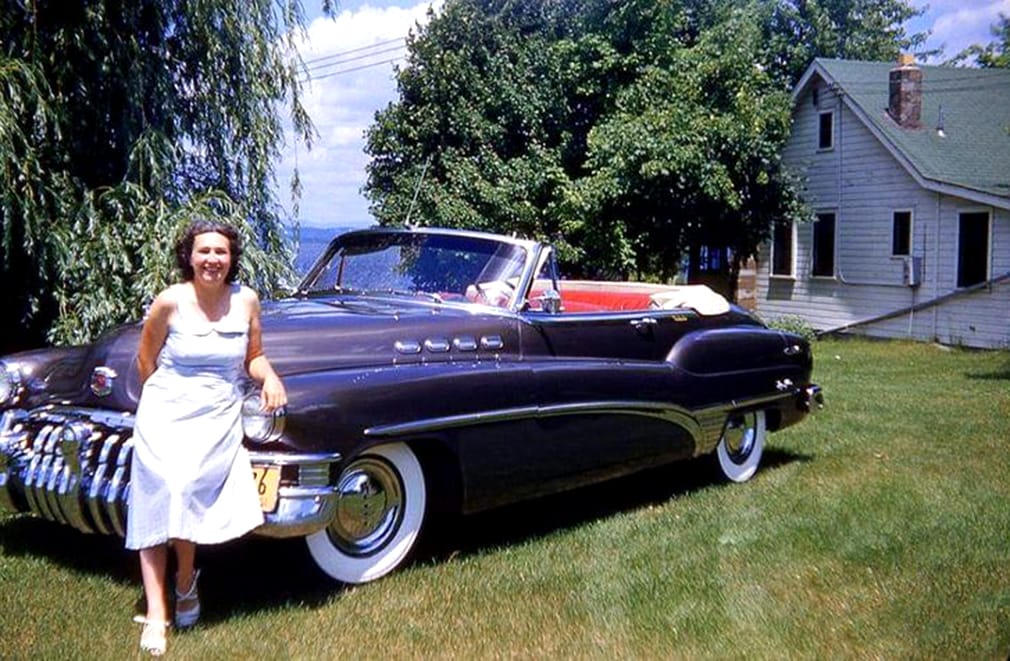 Convertibles In The 1950s In Vintage Photos - Basking In The Sunshine Of Their Golden Years 3 d95d47c2a2972d39c671a8d4e23922be