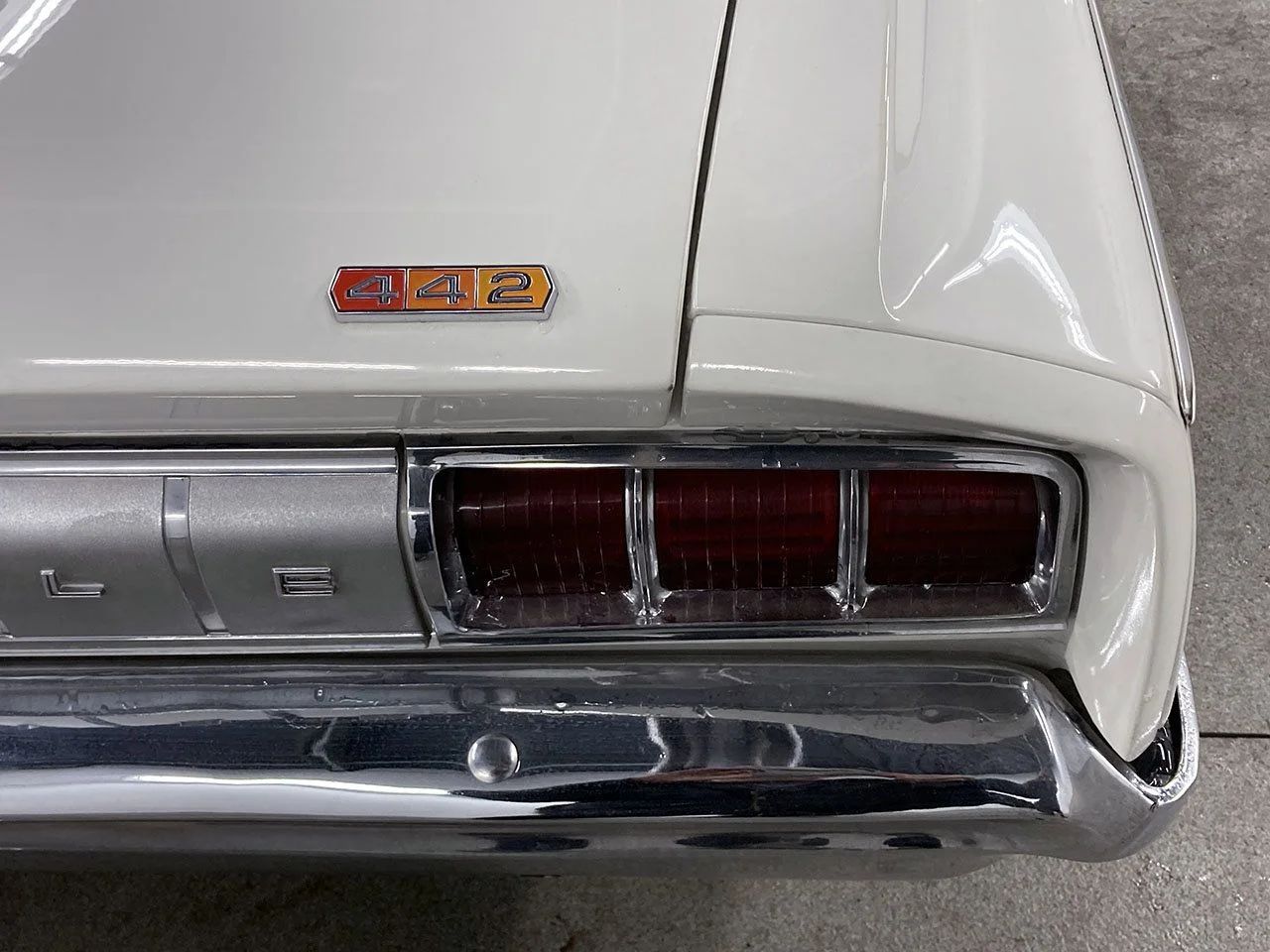 4-4-2 badge on the decklid of a 1964 Cutlass