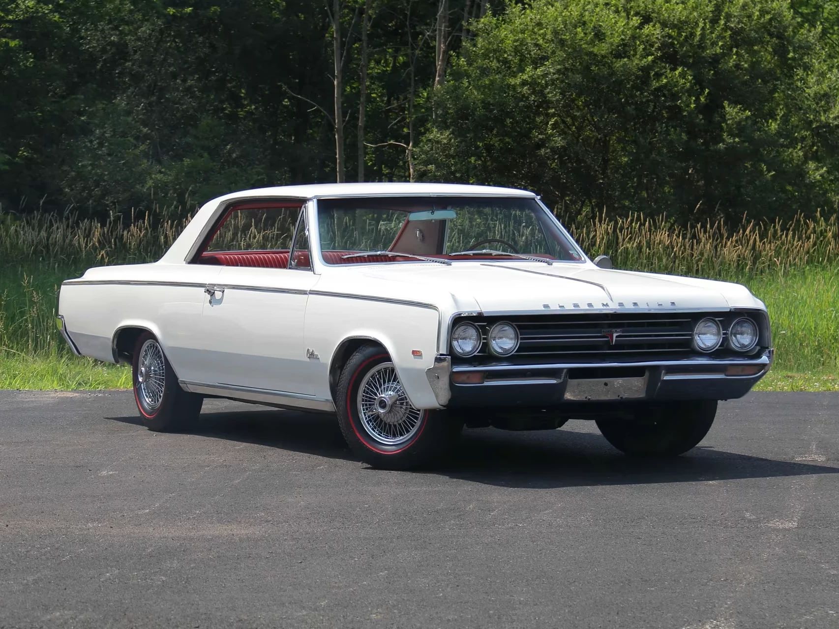 Right front 3q view of a 1964 Oldsmobile Cutlass hardtop