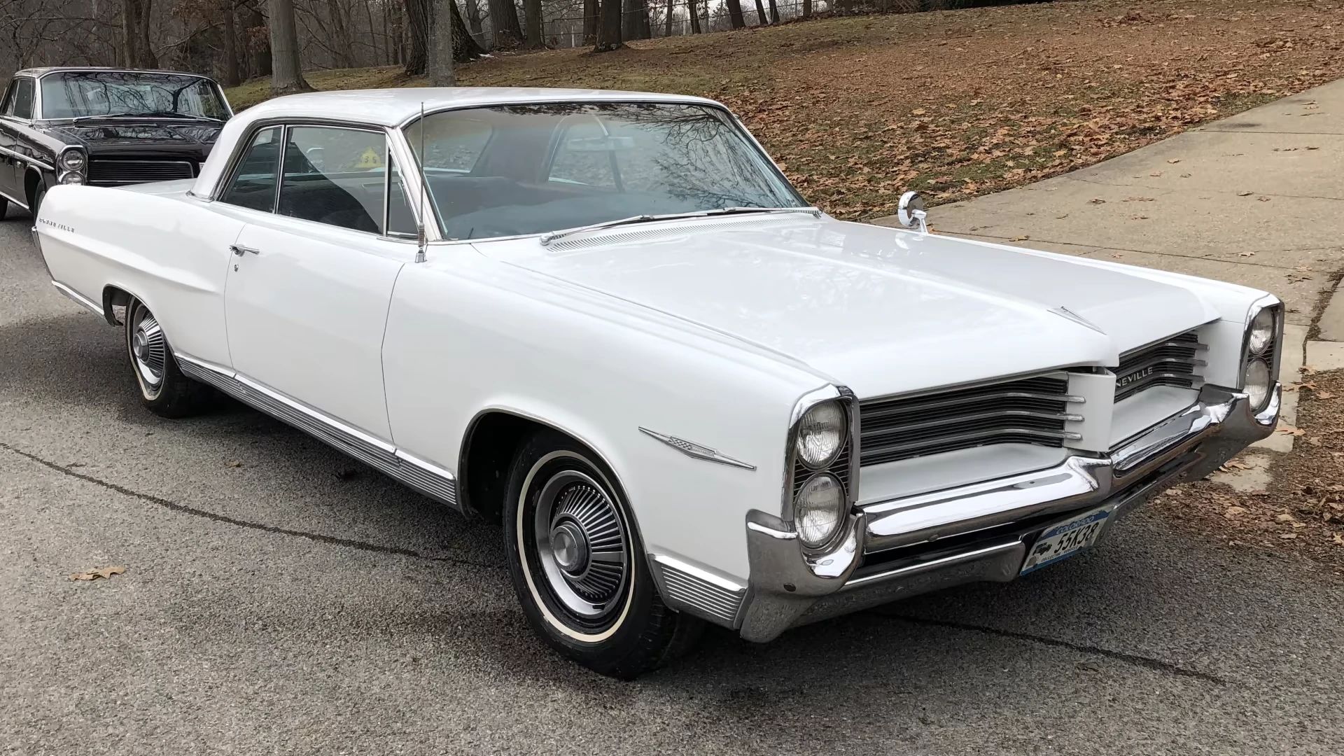 1979 Pontiac Bonneville Coupe: Rare And Plush Bucket Seat B-Body 9 Right front 3q view of a 1964 Pontiac Bonneville two-door hardtop