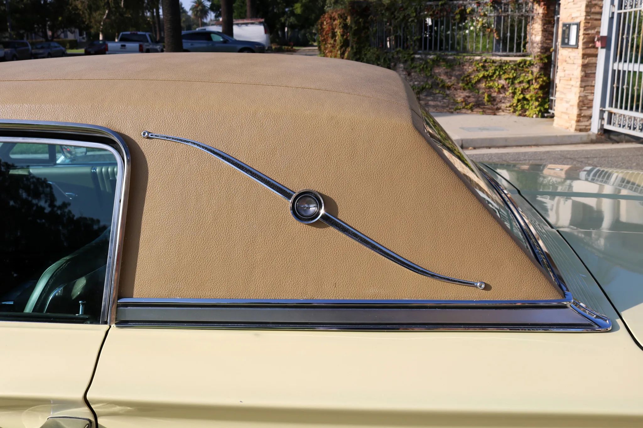 1966 Ford Thunderbird: Dream Car With A Space Age Interior To Let Your Inner Child Take Flight 8 Vinyl top and landau S bar on a 1966 Ford Thunderbird
