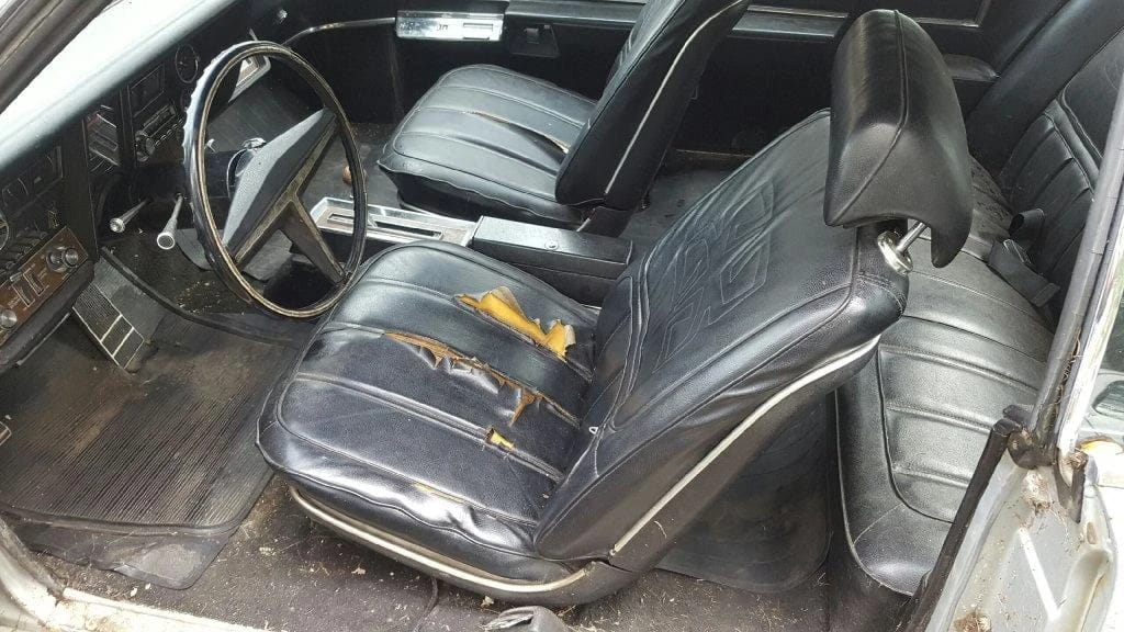 1978 Oldsmobile Holiday 88 Coupe: A Rare B-Body Olds With Bucket Seats And Center Console 6 Bucket seats and center console in a 1970 Toronado