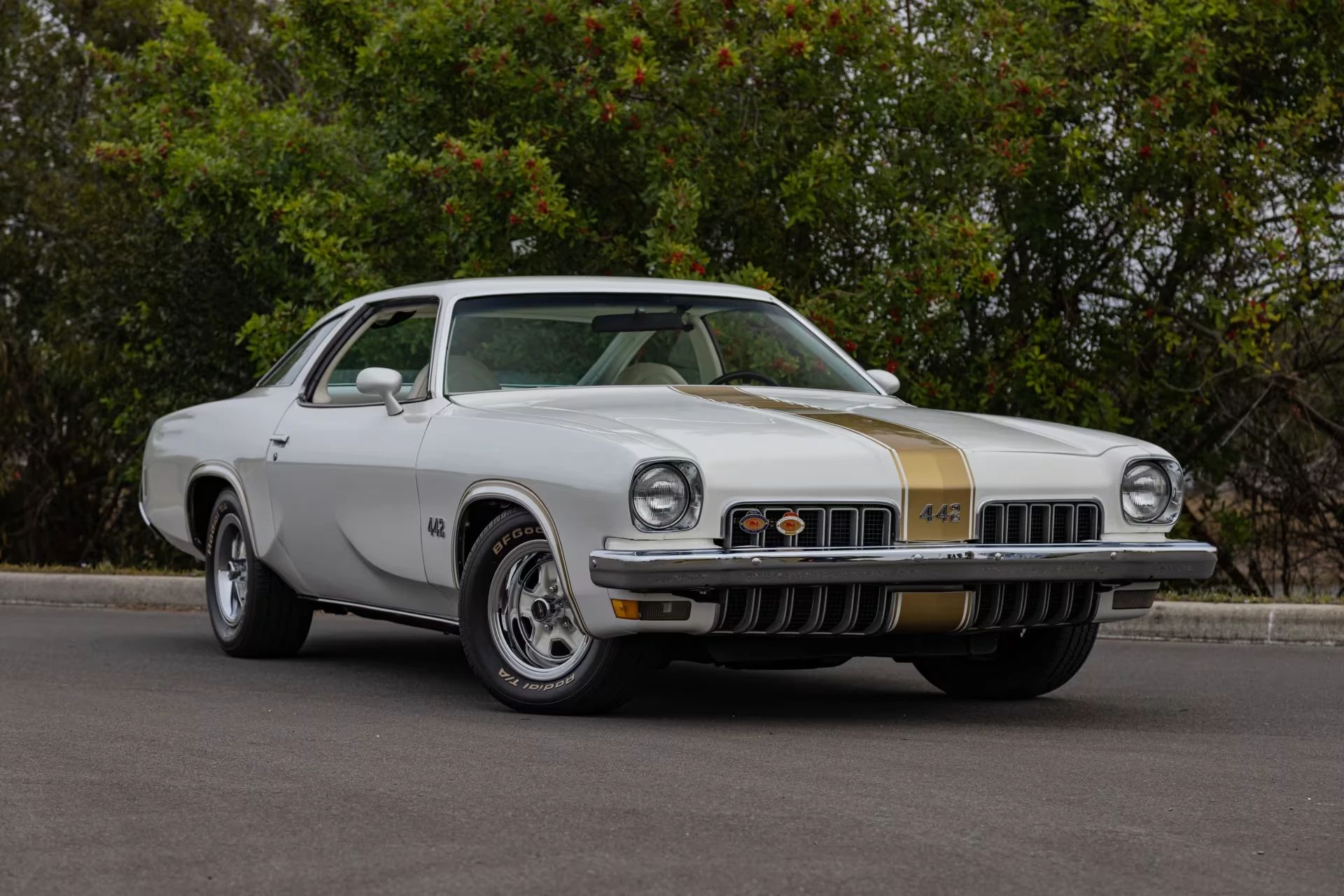 1973 Oldsmobile Cutlass S 4-4-2: What's In A Name (Or A Number?) 16 Right front 3q view of a 1973 Oldsmobile Cutlass coupe with stripes